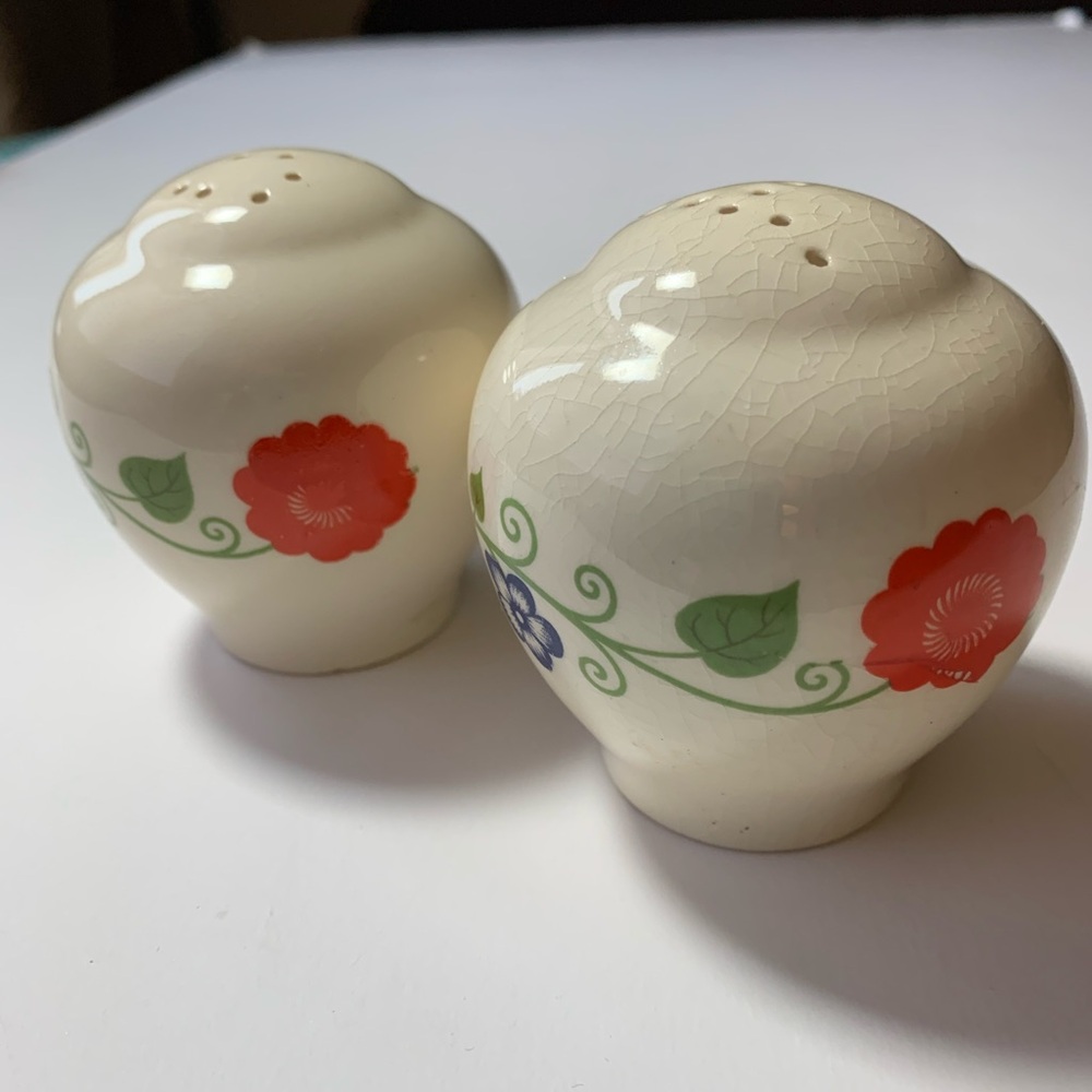 Vintage Ceramic Floral Salt & Pepper Shakers Cream Mid Century - SEASONAL SALE⁠